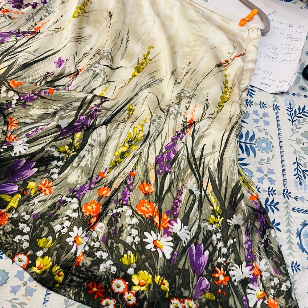 Chico's Silk blend Cream Floral A-Line Skirt, size 1, excellent pre-owned lovely - Picture 13 of 14